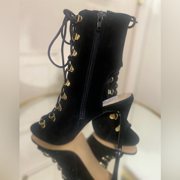 🖤💛NEVER WORN Steve Madden| Lace Up | Gold Hardware | Size: 9 | 4.75 in. - Picture 7 of 11